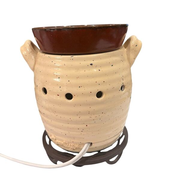 Retired Scentsy “God Bless the USA” Full Size Warmer with Trivet Accessory - Picture 4 of 12